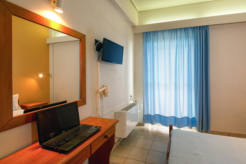 Hotel Fotini 칼라마타 객실 사진